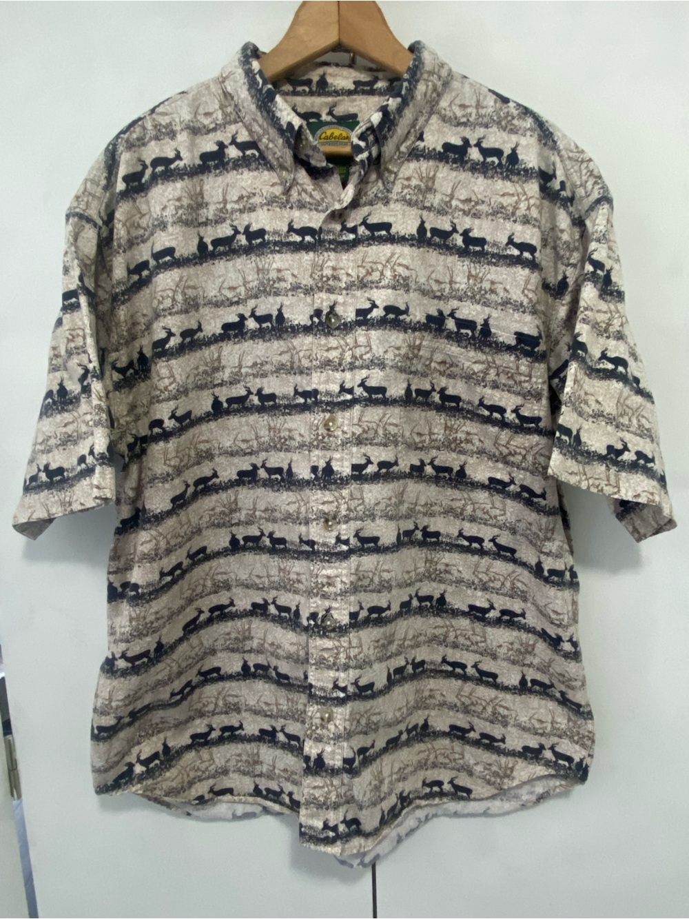 Cabela's Beige and Black Short-Sleeve Button-Down Shirt with Safari Animals L